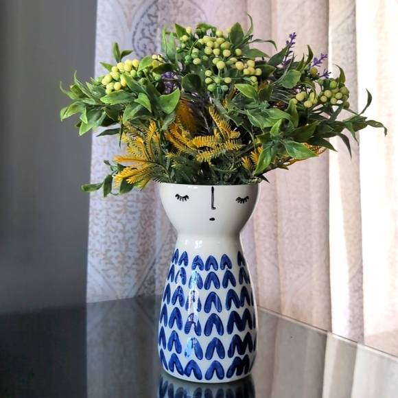 Ceramic vase with faux flowers - Picture 1 of 3